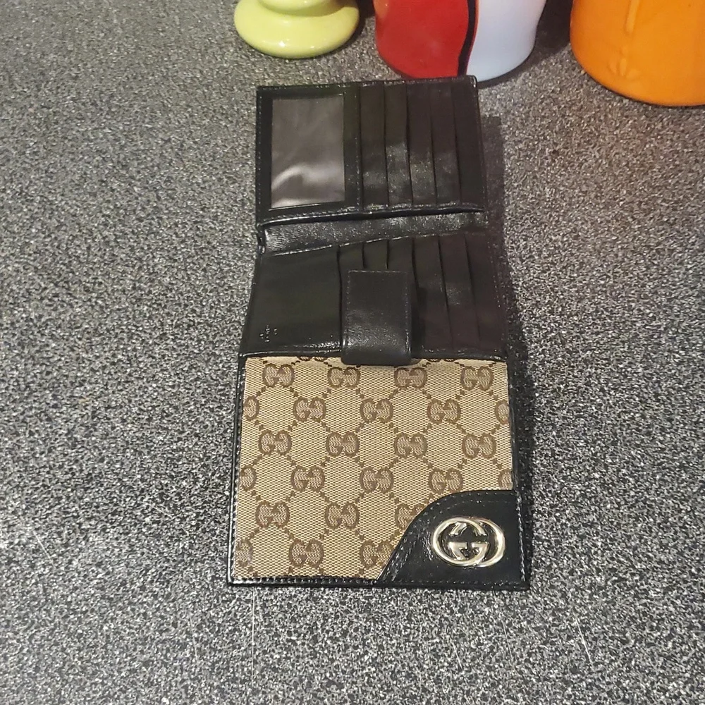 Gucci wallet monogram
